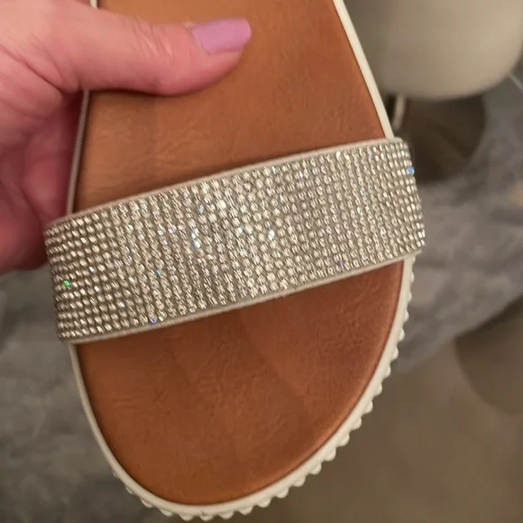 NWT MIA GIRL sz 5 adults sandals - Picture 3 of 6